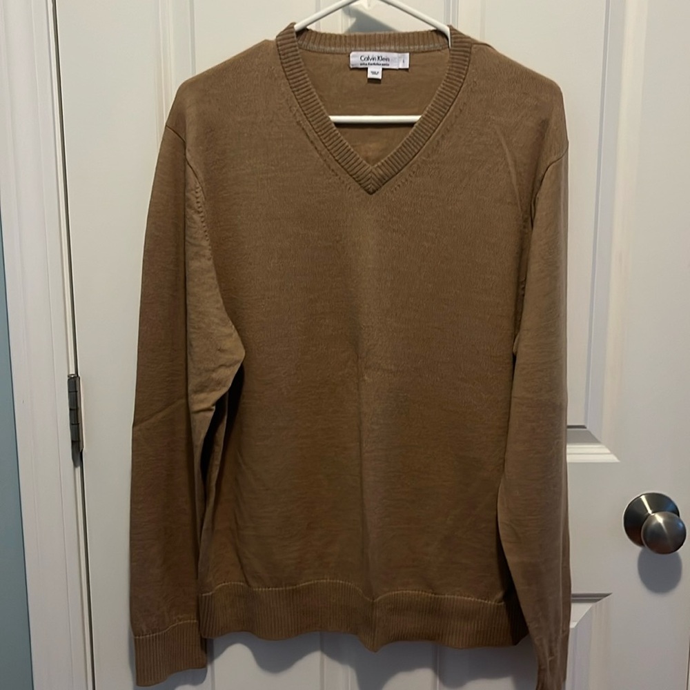 Calvin Klein men’s v-neck sweater